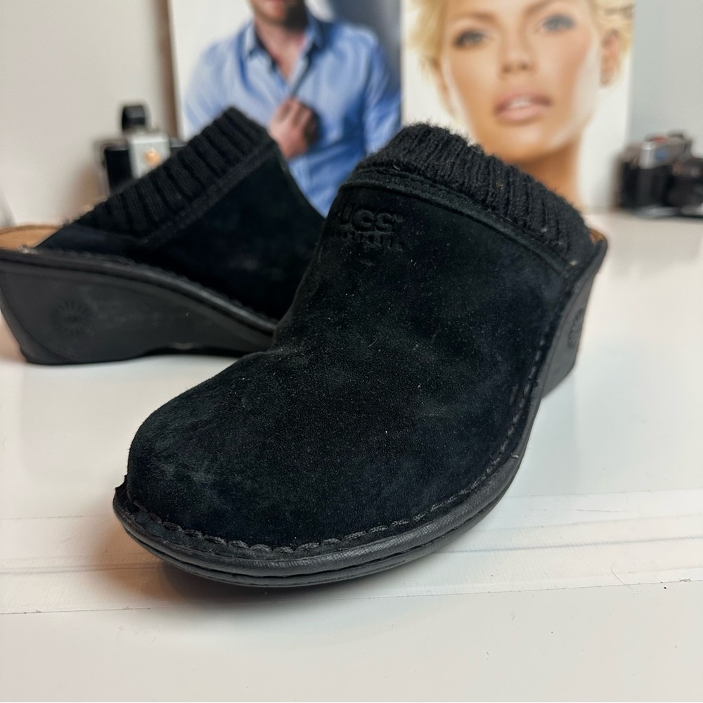 UGG Australia Gael 1934 Black Suede Shearling Wedge Mule Clogs Y2K Size 8 - Picture 2 of 9